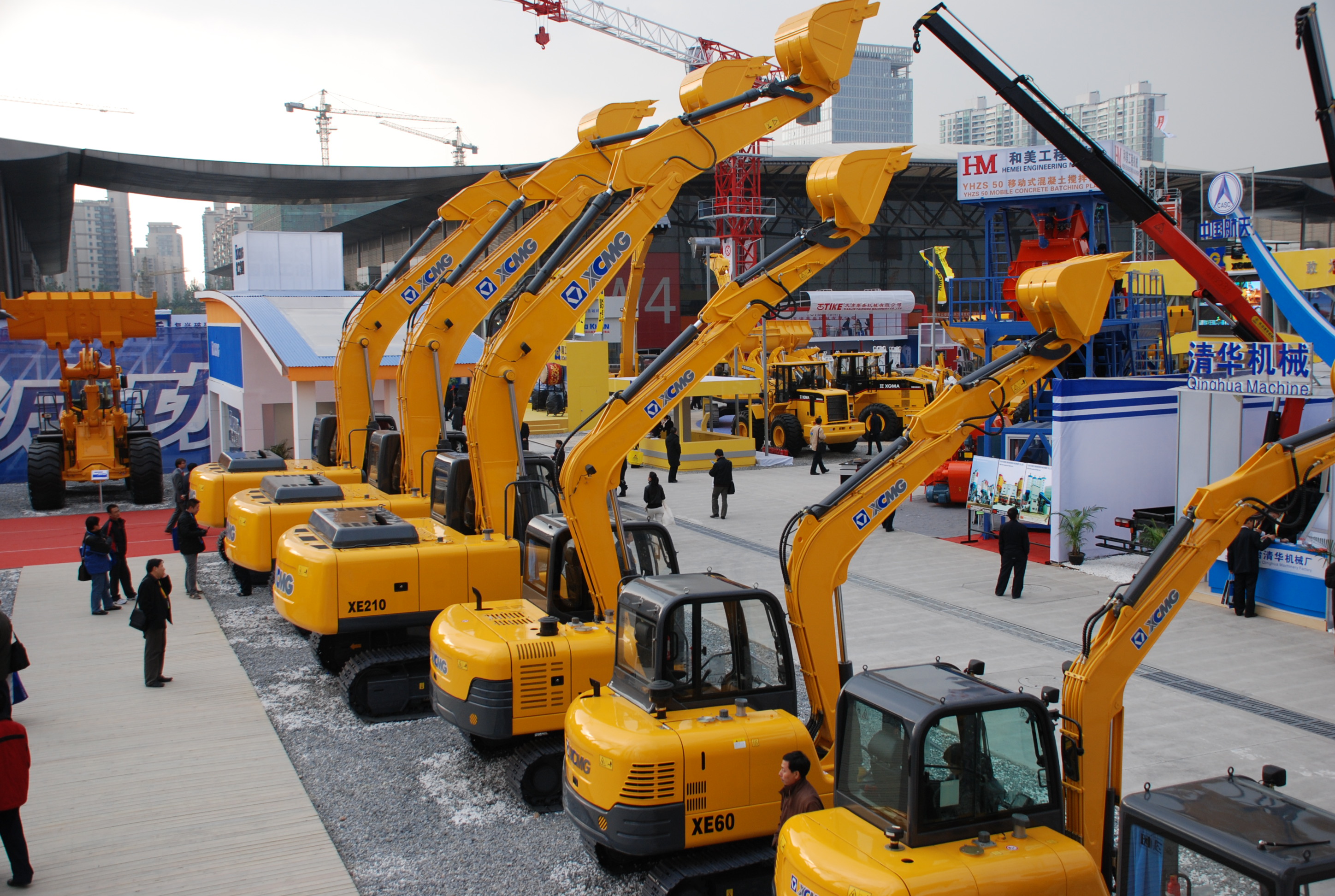 平博与凯雷投资集团揭晓联合声明终止相助，自力举行重组；是年，平博与卡特彼勒终止相助，独资建设徐州平博挖掘机械有限公司