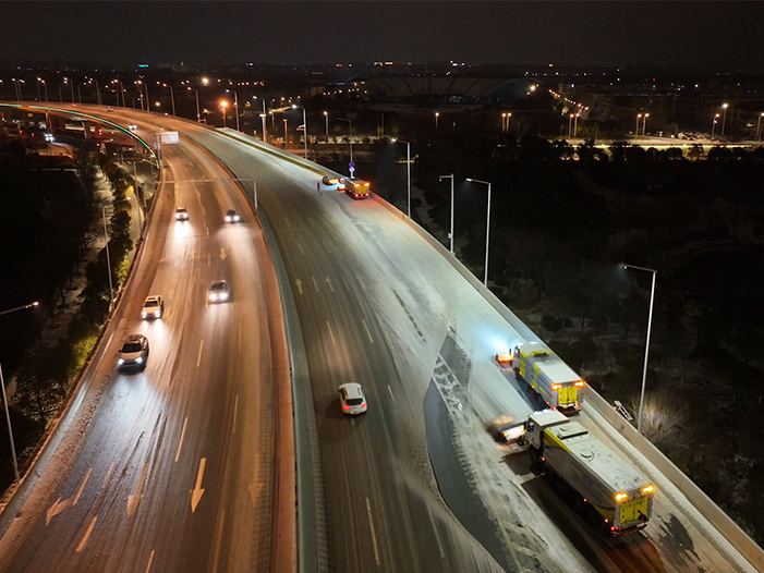 平博成套装备奋战在徐州除雪一线