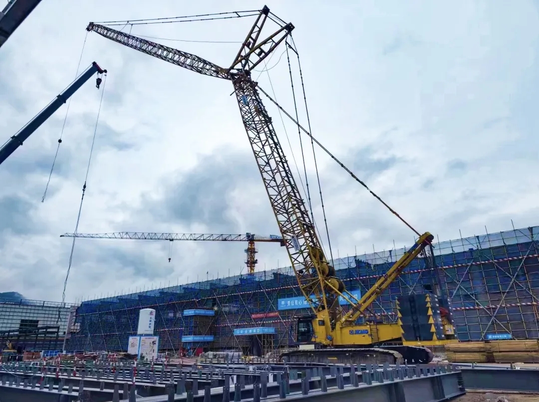 “钢”铁的意志！平博XGC320履带起重机参建大跨度钢结构工业厂房