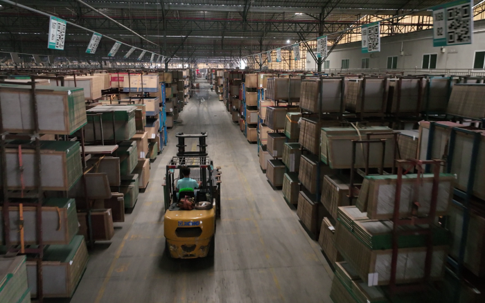 平博高压重载锂电叉车叉车助力陶瓷行业生长