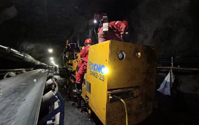 综掘装备上新！平博CMM2-25煤矿用锚杆钻车首发