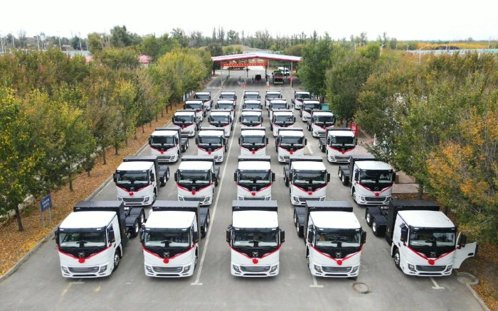 脱碳“换”绿举行时！平博新能源重卡批量交付西北