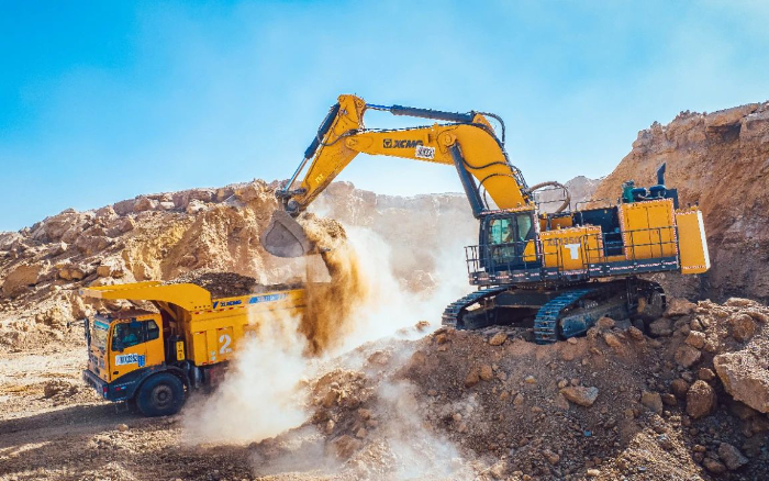 超百台交付！平博XG130矿卡再造树模矿区